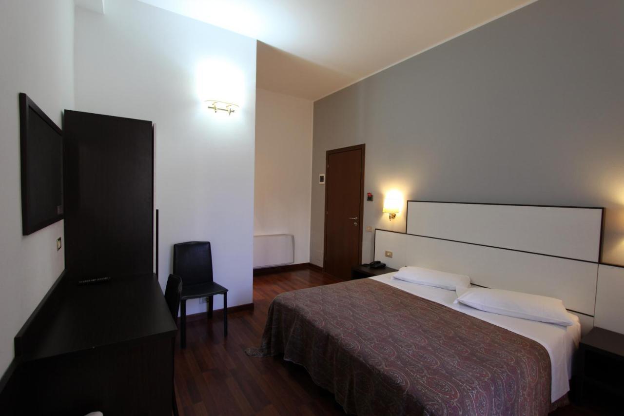 Lux Hotel Durante Milano Exterior foto