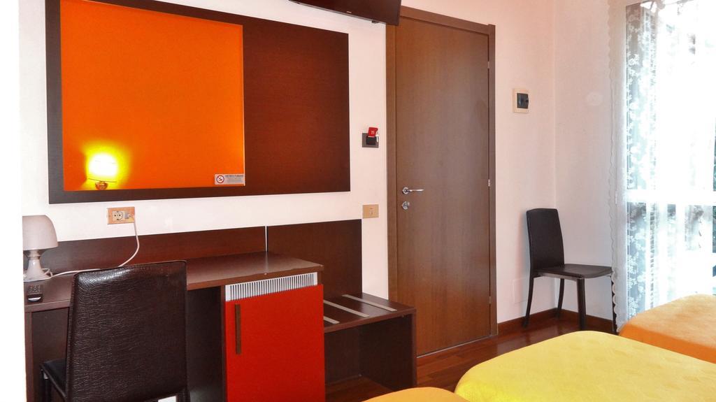 Lux Hotel Durante Milano Exterior foto